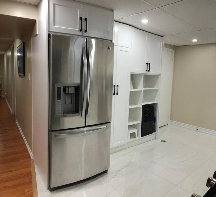 Basement Apartment In Richmond Hill Exterior foto