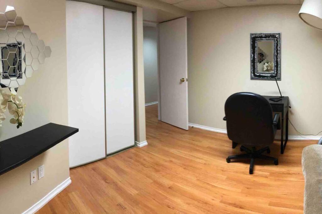 Basement Apartment In Richmond Hill Exterior foto
